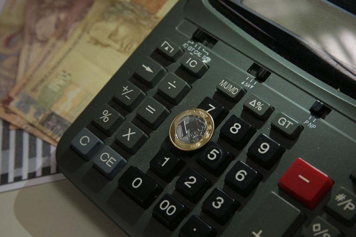 Reajuste salarial fica abaixo da inflação em agosto, diz Fipe