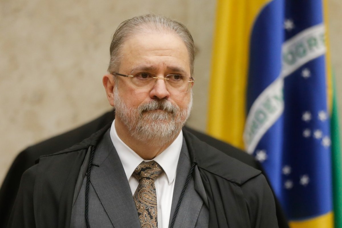 'Caneta da PGR não será instrumento de peleja política ou perseguição', diz Aras em cerimônia de recondução