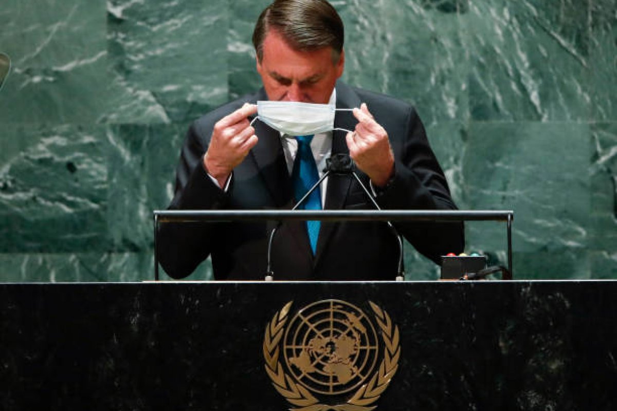 Em tom provocativo, prefeito de NY pede que as pessoas 'não sejam um Jair Bolsonaro; seja um Harry e Meghan'
