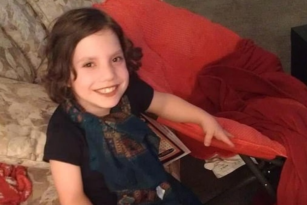 Mãe afirma que filha adotiva de 10 anos na verdade é sociopata de 22 que tentou matá-la