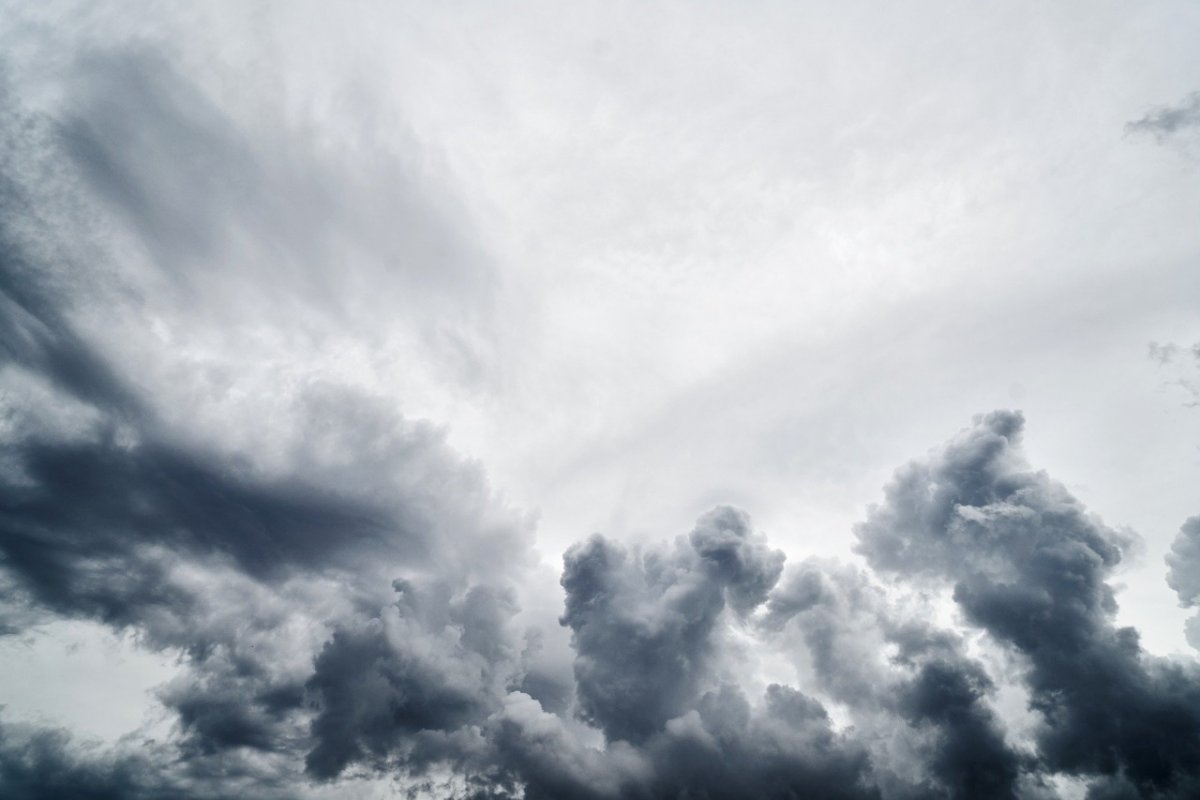 Domingo em Salvador tem céu nublado e chuva a qualquer hora do dia