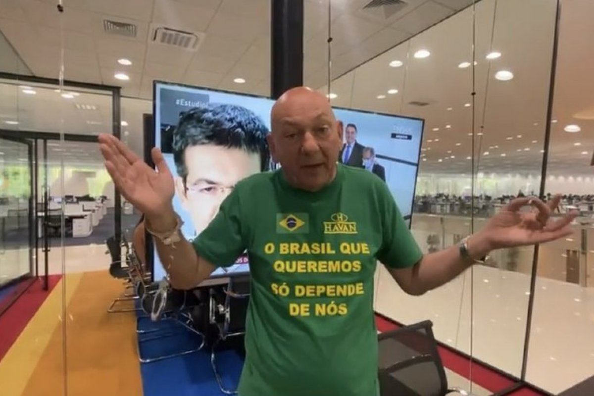 Vídeo: Luciano Hang aparece de algemas e ironiza CPI da Pandemia 
