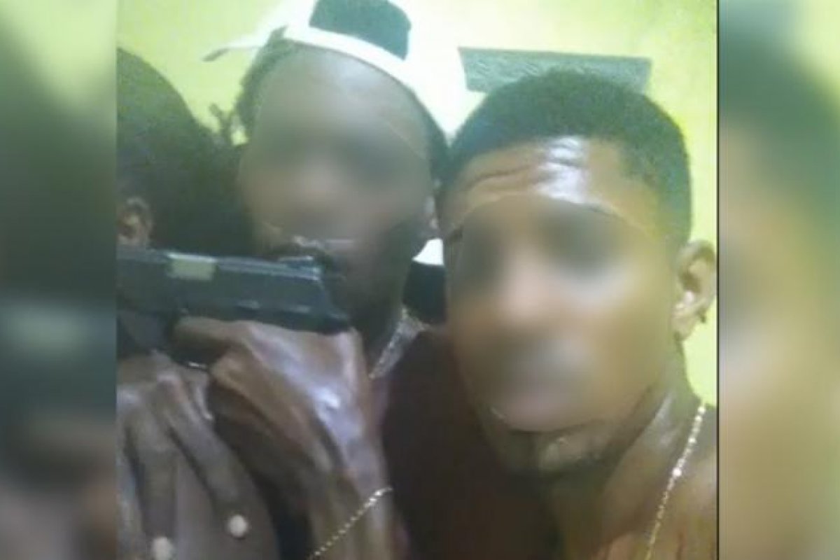 Vídeo: dupla armada invade casa e faz mulheres de reféns na Engomadeira, em Salvador