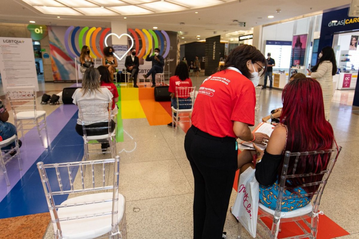 Semana da Inclusão: Pessoas trans são atendidas para alterar registro de nascimento em Salvador