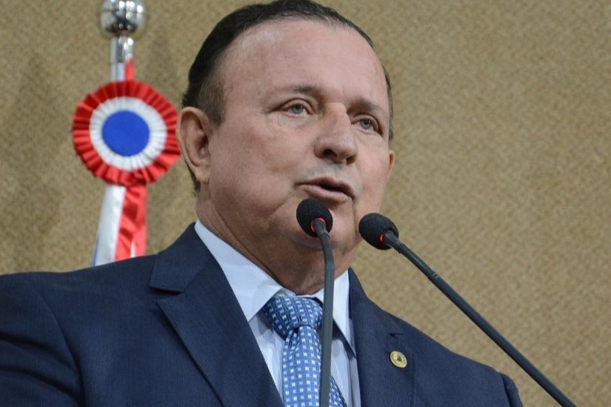 Adolfo Menezes vai assumir o governo da Bahia em outubro