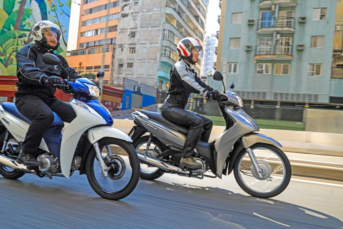 Honda Biz 2022 tem novas cores e mantém motor de 110 e 125cc 