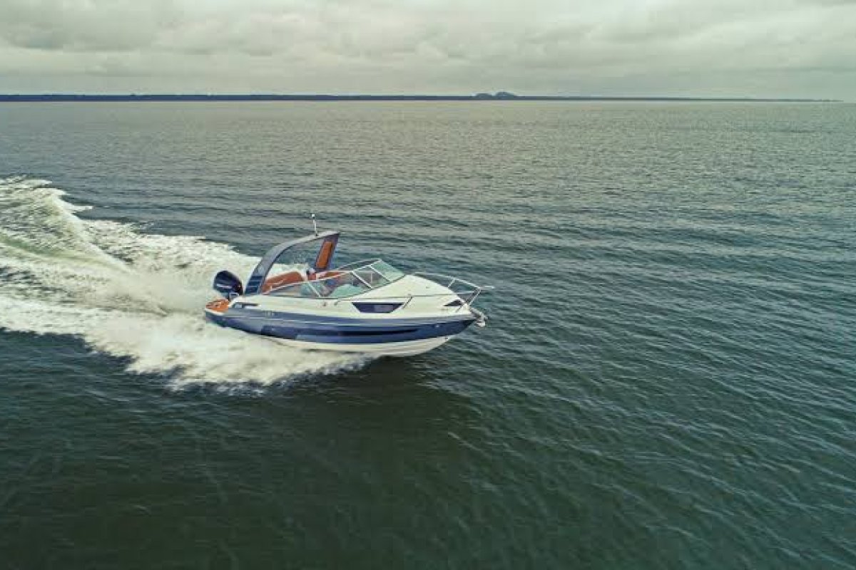 Conheça a  nova versão para a lancha de 25 p apresentada pela Triton Yachts