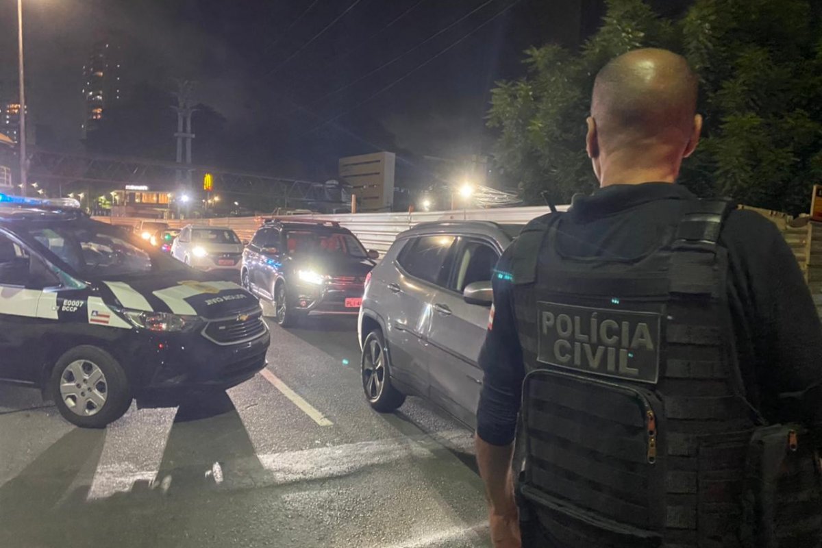 Operação Visão Noturna recupera caminhão roubado no Costa Azul, em Salvador