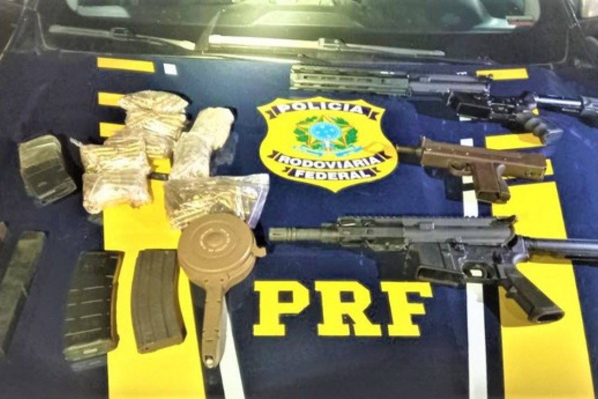 PRF apreende armas e munições na BR 324 que seriam entregues a facções em Salvador