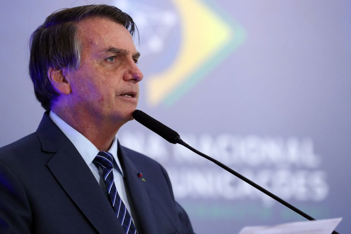 Bolsonaro assina decreto que cria cédula de Produto Rural Verde