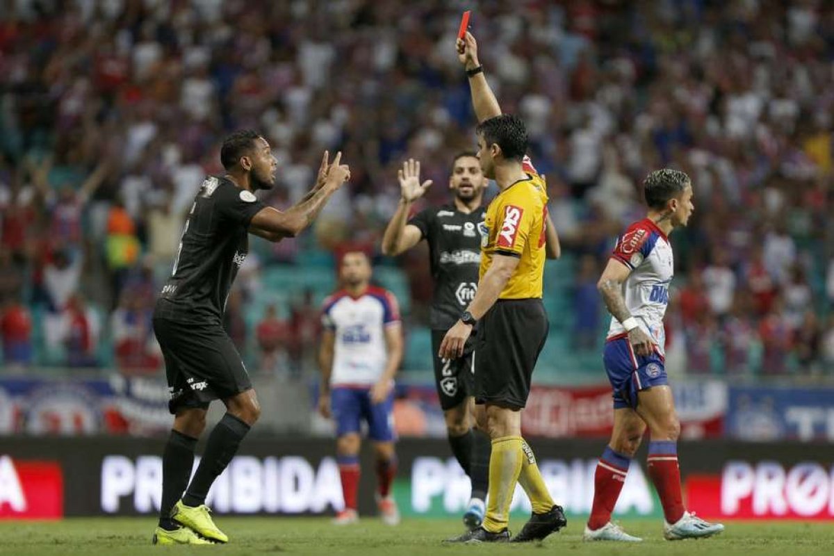 Botafogo vai protestar na CBF por expulsão de Gilson