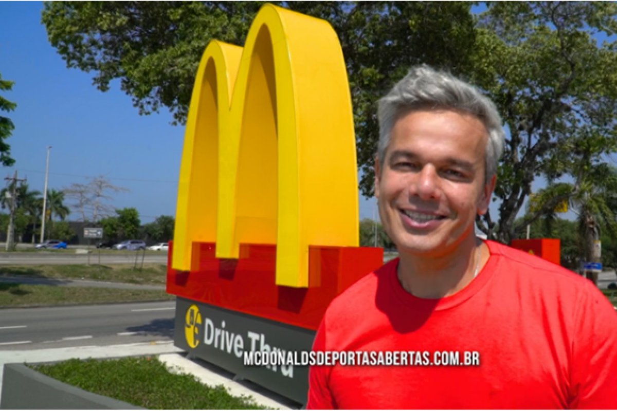 Otaviano Costa é convidado para conhecer a cozinha do Méqui 