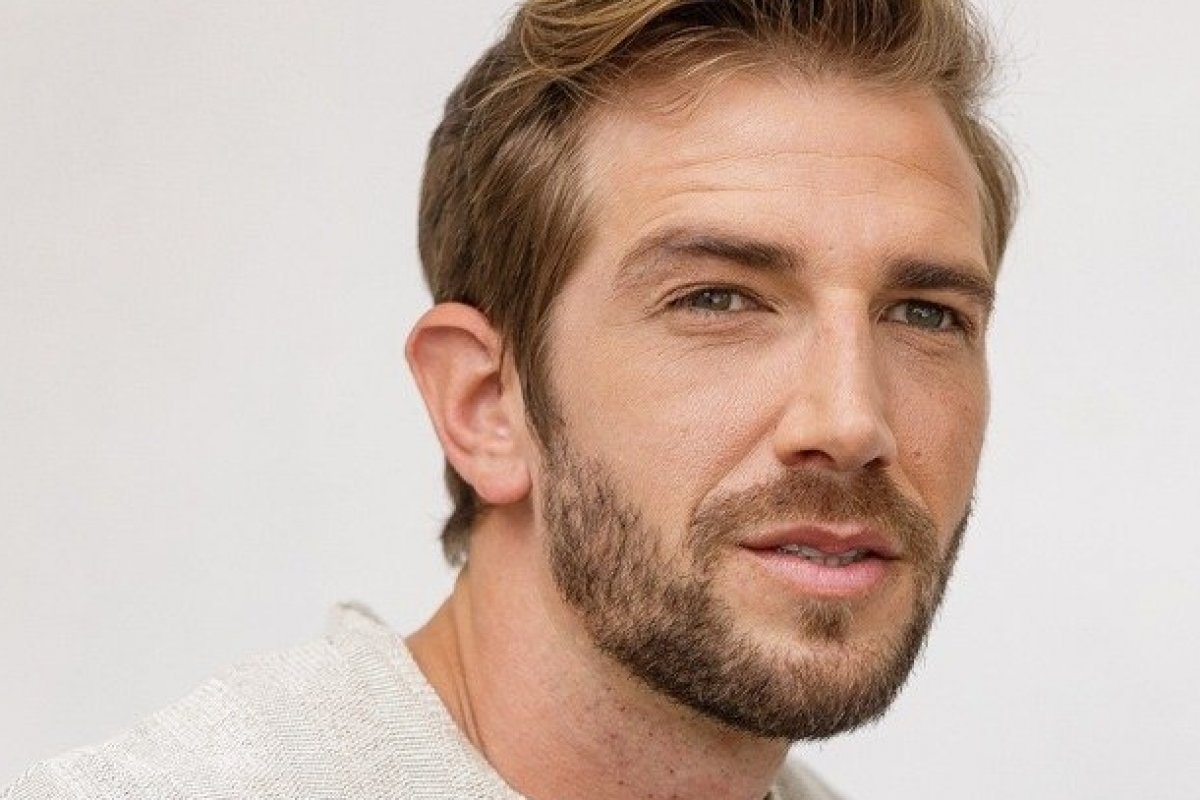 Moda masculina ainda é envolta por muitos tabus, afirma modelo internacional 