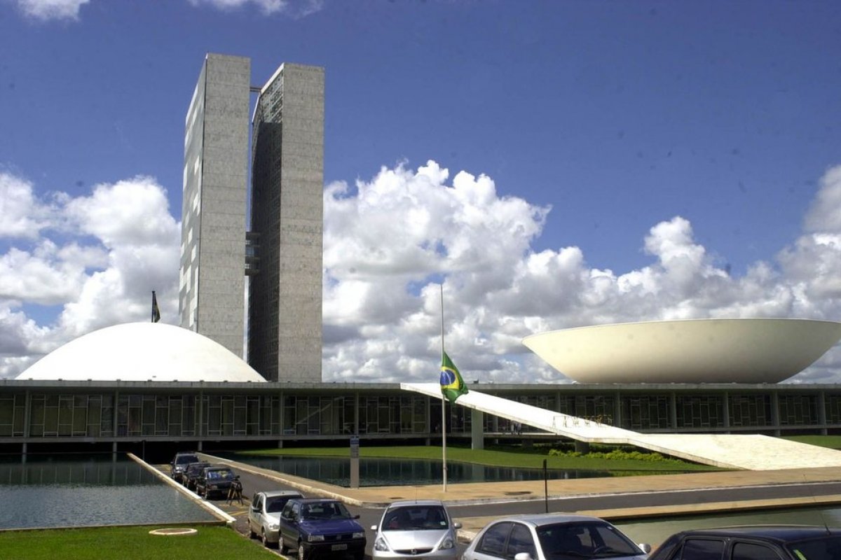Congresso estende prazo de MP que cria o Auxílio Brasil, substituto do Bolsa Família