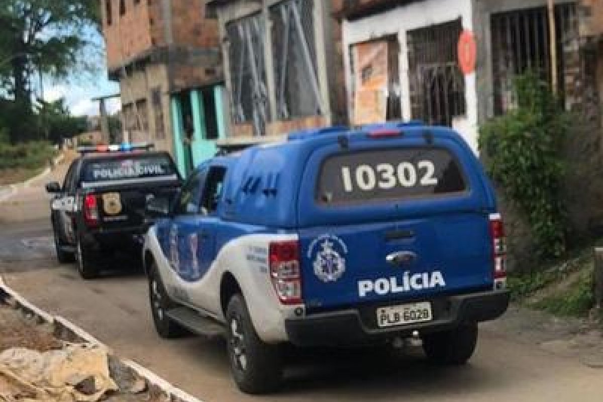 Polícia Militar apreende metralhadora em Simões Filho (BA)