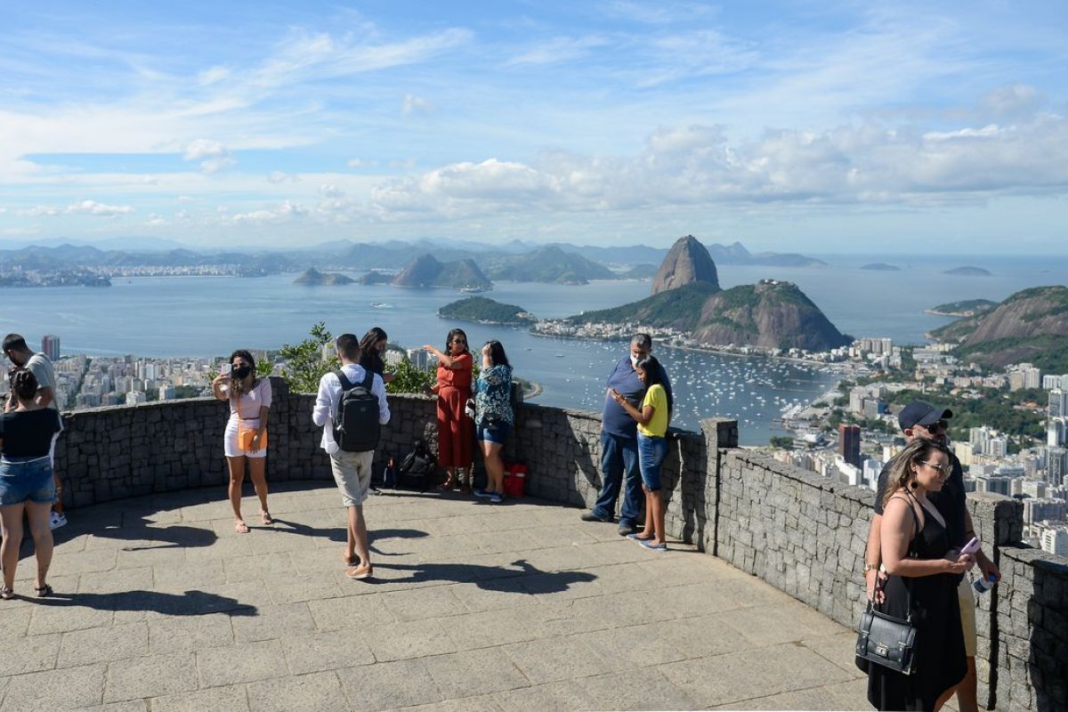Prefeito do Rio de Janeiro prevê desobrigar uso de máscaras em duas semanas