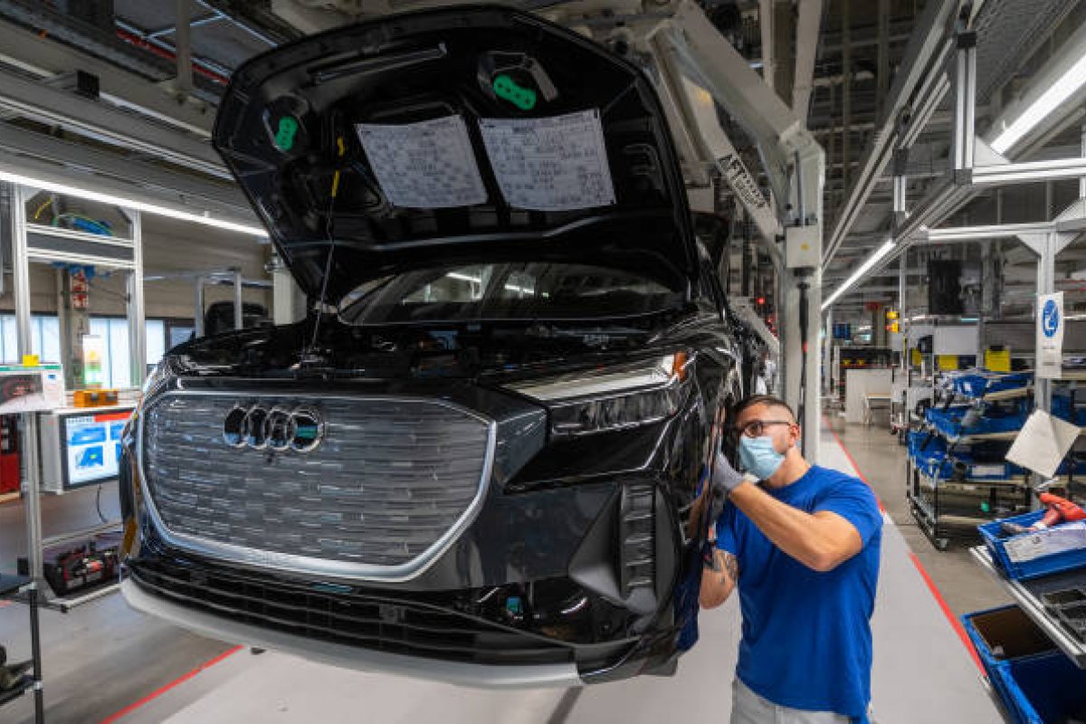 Produção industrial cai 0,7% em agosto, e este é o terceiro mês seguido de recuo   