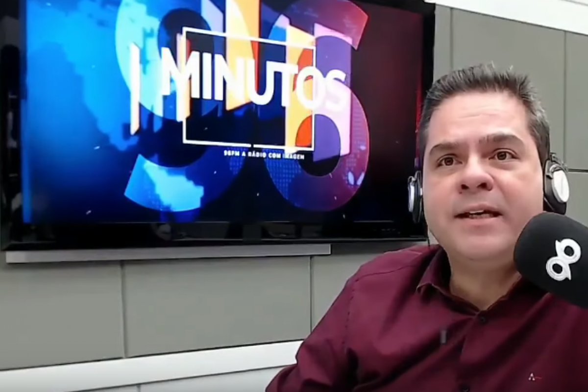 Radialista é demitido após falar que Greta Thunberg está "precisando de sexo"