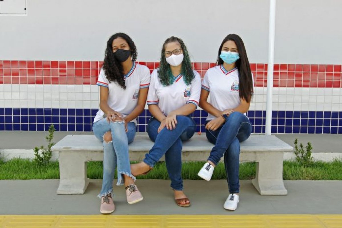 Bahia vai distribuir absorventes para alunas da rede estadual de ensino