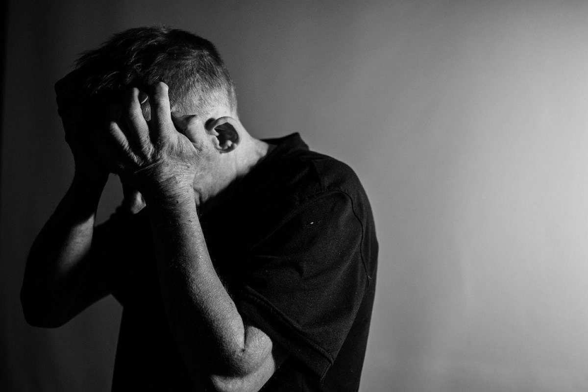 Pesquisa aponta índices elevados da depressão nos EUA após um ano de pandemia 
