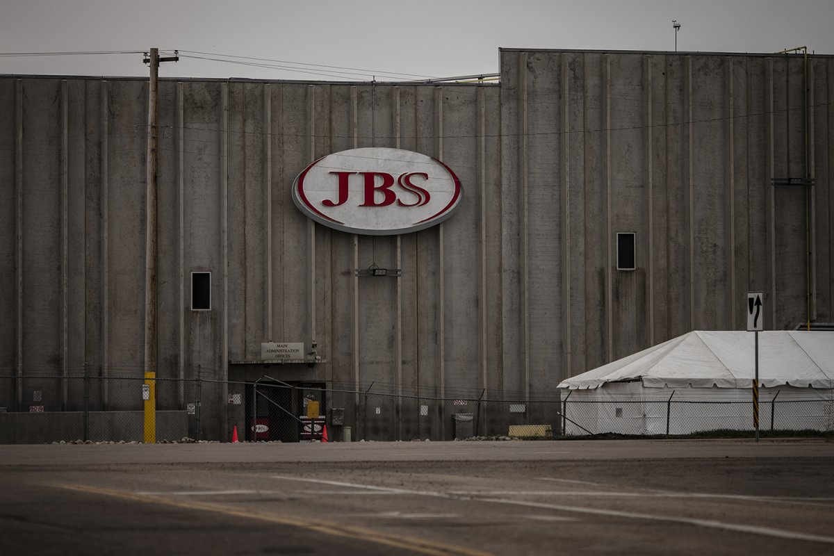 Justiça determina à JBS recontratação de indígenas demitidos na pandemia