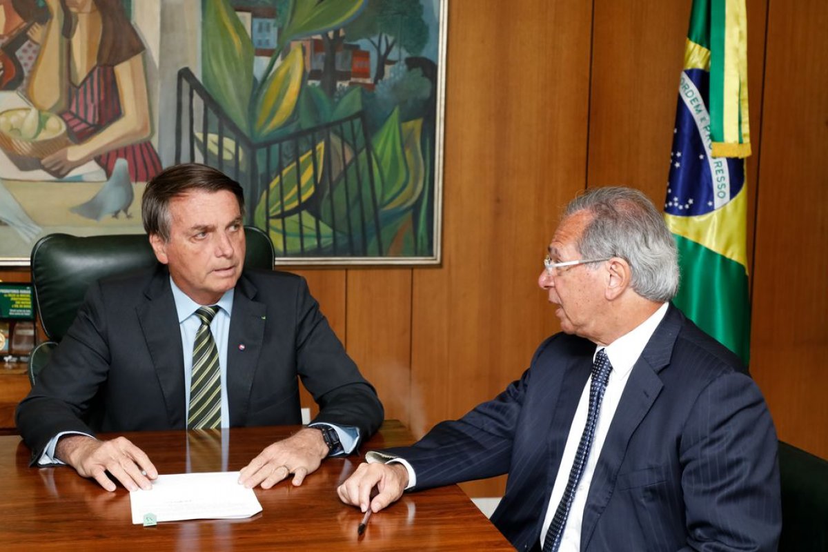 Em meio à crise Bolsonaro se reúne com o ministro Paulo Guedes 