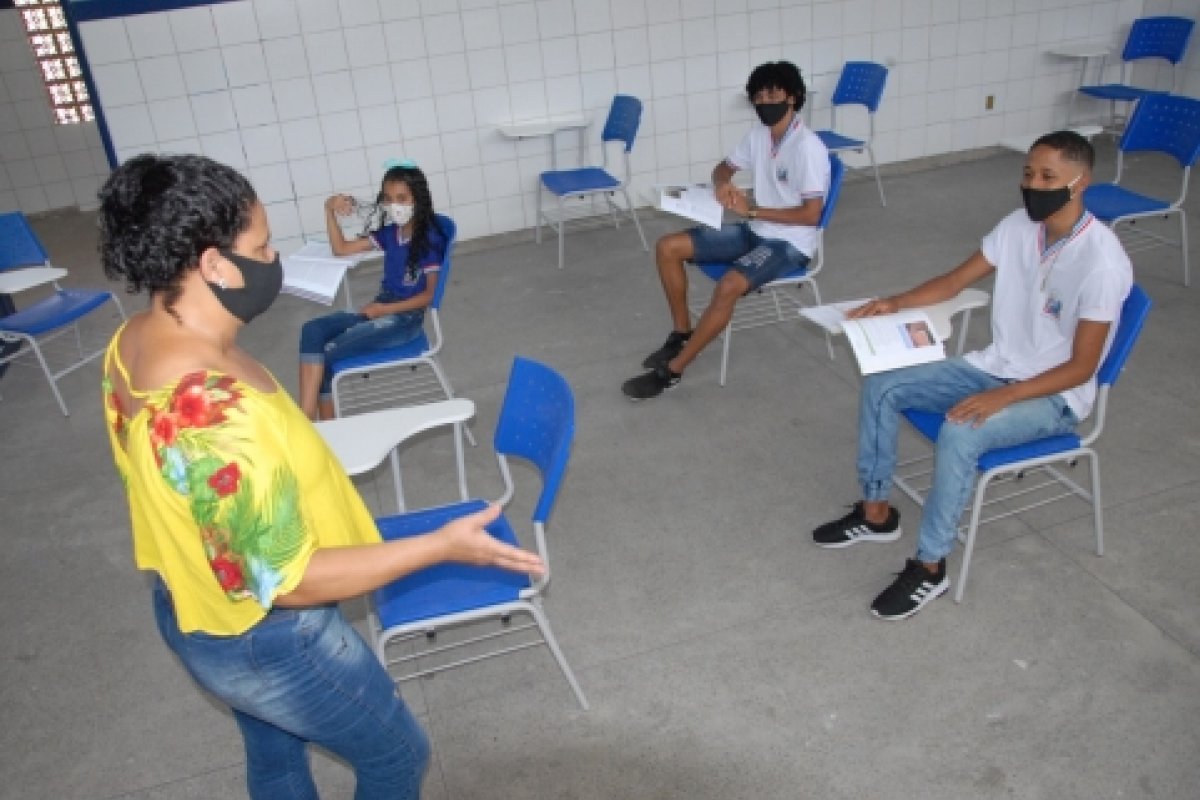 Governador anuncia retorno 100% das aulas presenciais na rede estadual