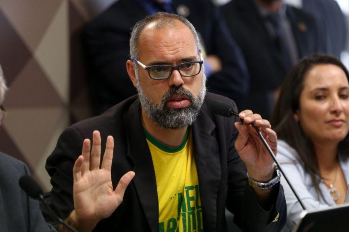 Twitter suspende contas de Allan dos Santos e do Terça Livre