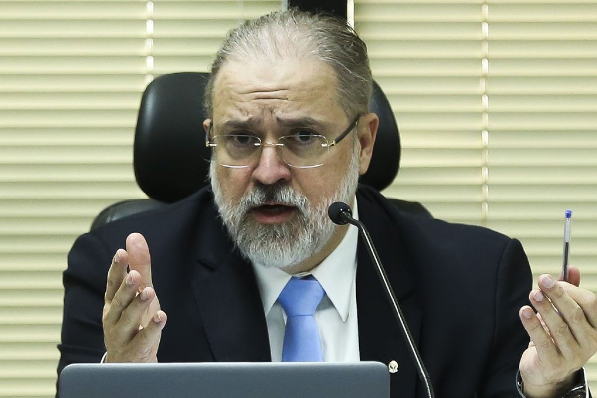 PGR decide que provas obtidas por meio de acesso a celulares, sem autorização judicial, são lícitas