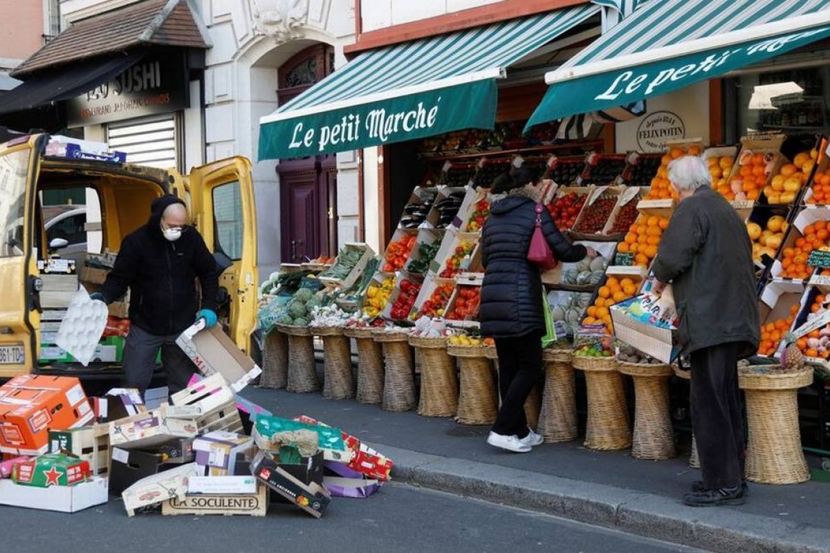 Embalagens plásticas para frutas e vegetais serão proibidas na França a partir de Janeiro 