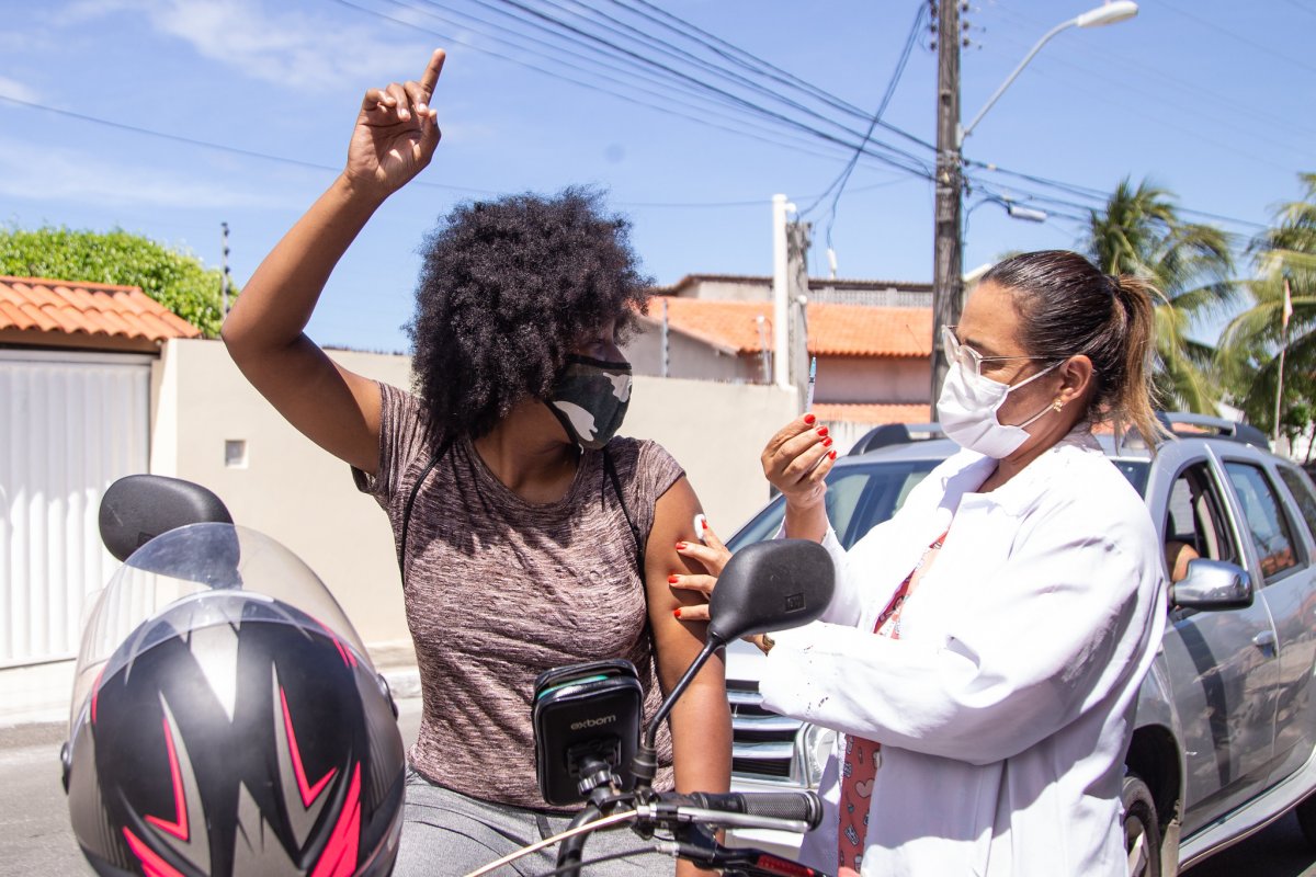 81% da população baiana com 12 anos ou mais tem a 1ª ou dose única contra Covid-19 aplicadas