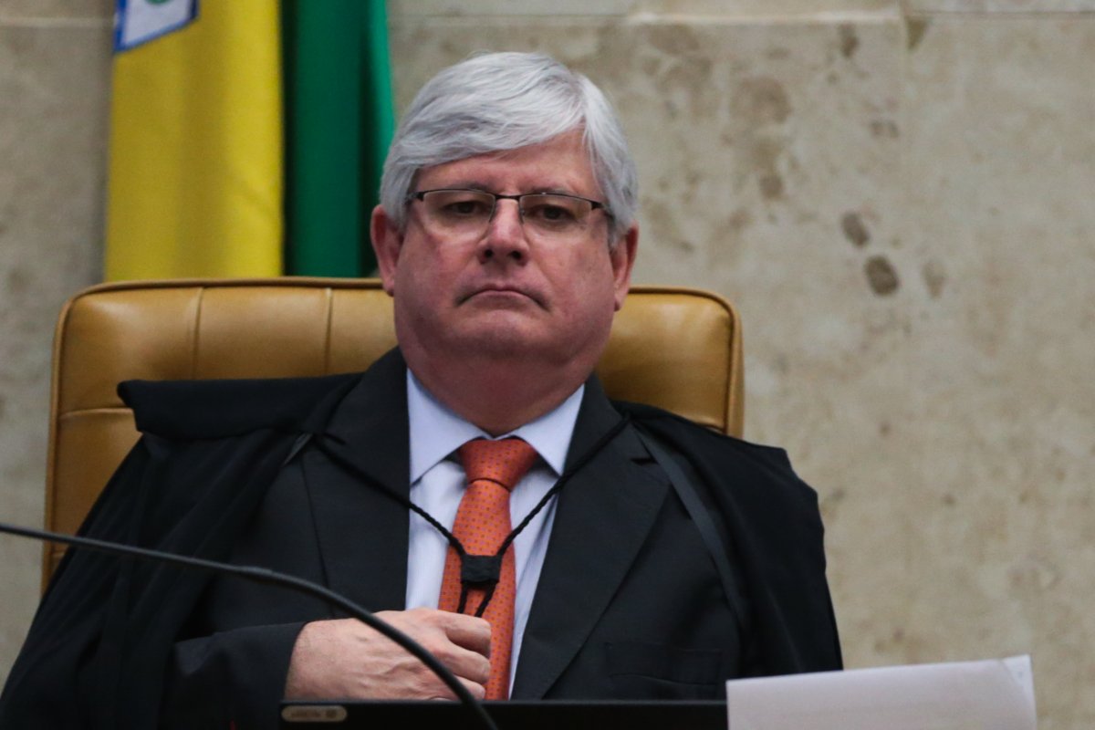 Polícia Federal faz operação em casa e escritório de Janot após declaração sobre matar Gilmar