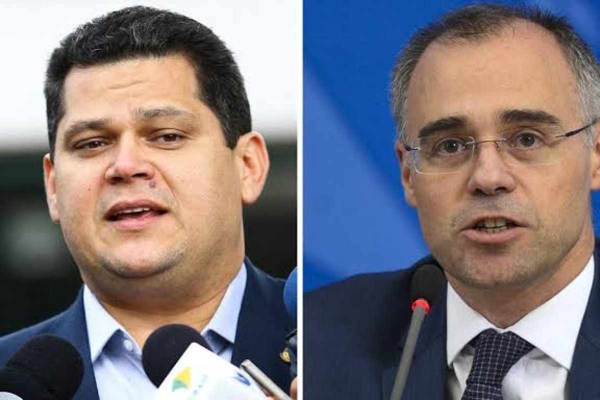 Alcolumbre só deve pautar André Mendonça em 2023