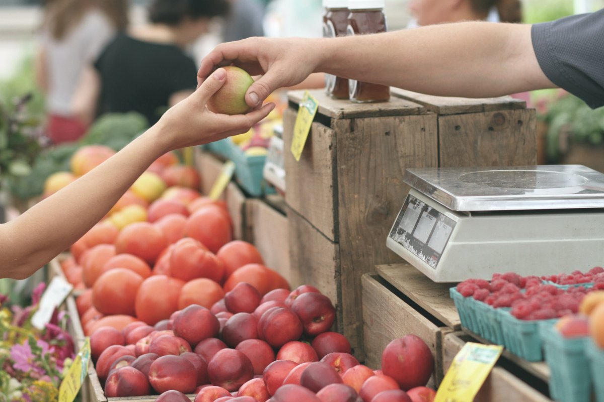 Argentina congela por 90 dias preços de 1.245 produtos para conter inflação