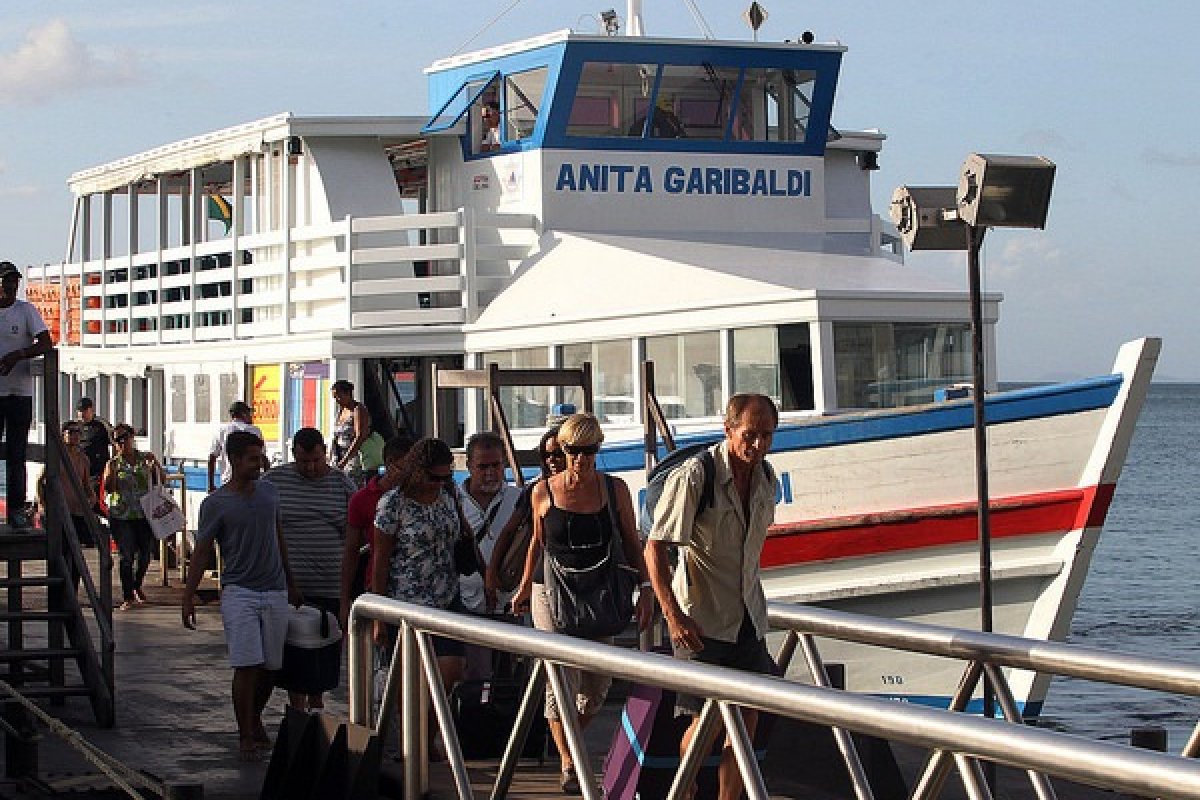 Travessia Salvador Mar Grande volta a funcionar após parada de quatro horas