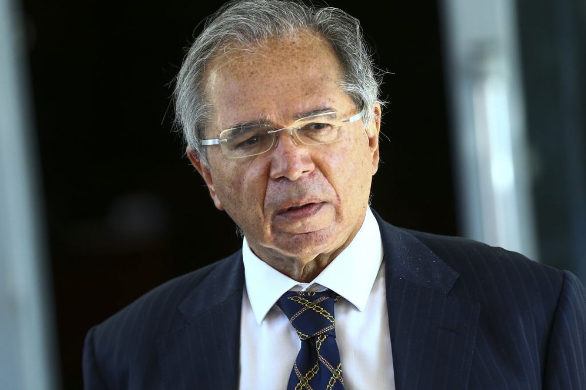 Um terço dos brasileiros reprovam o trabalho do ministro da Economia