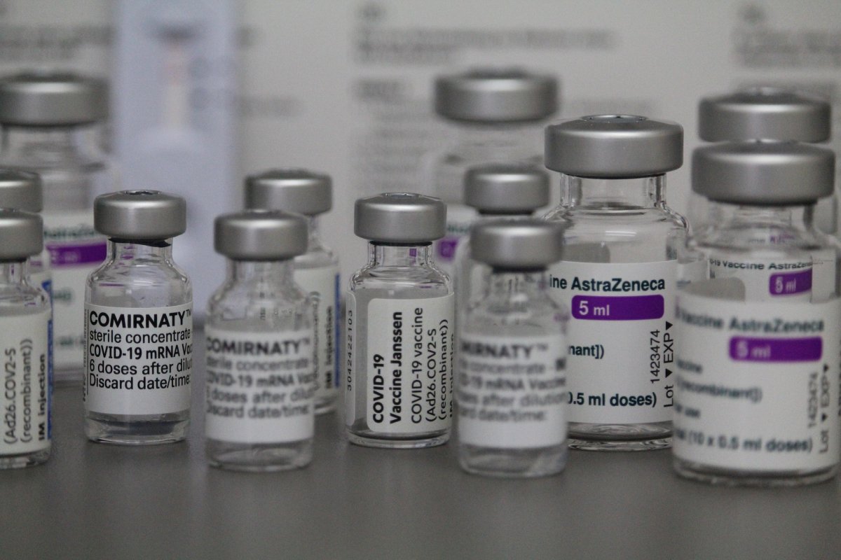 Fiocruz negocia com o Ministério da Saúde a entrega de 180 milhões de doses da vacina contra Covid-19 para 2022