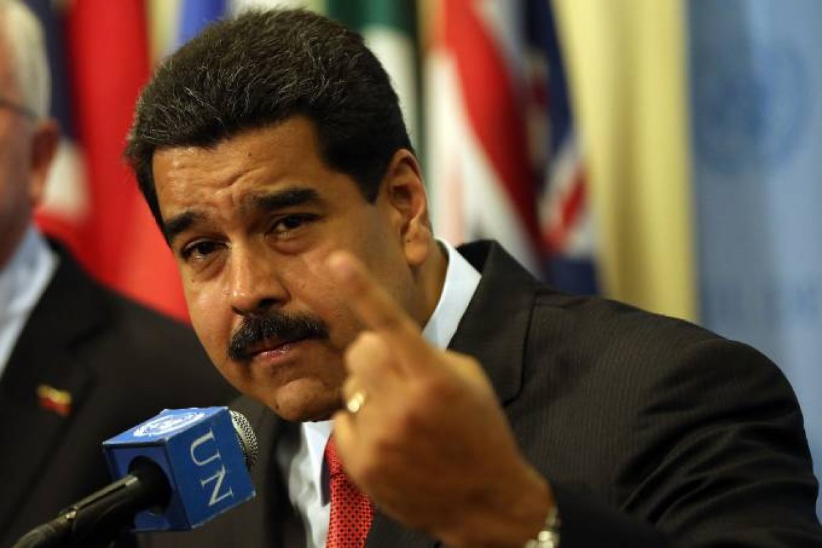Irã e Venezuela anunciam acordo de cooperação econômica de 20 anos