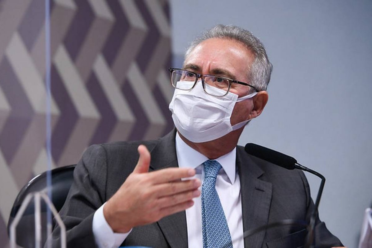 "Não ouvi de ninguém nenhuma divergência", afirma Calheiros após vazamento de relatório da CPI