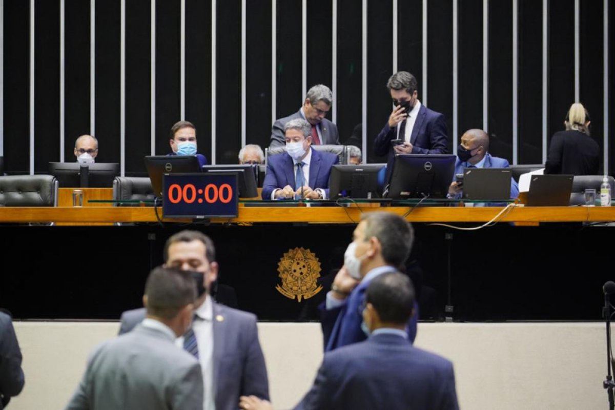 Trabalho presencial na Câmara e passaporte da vacina