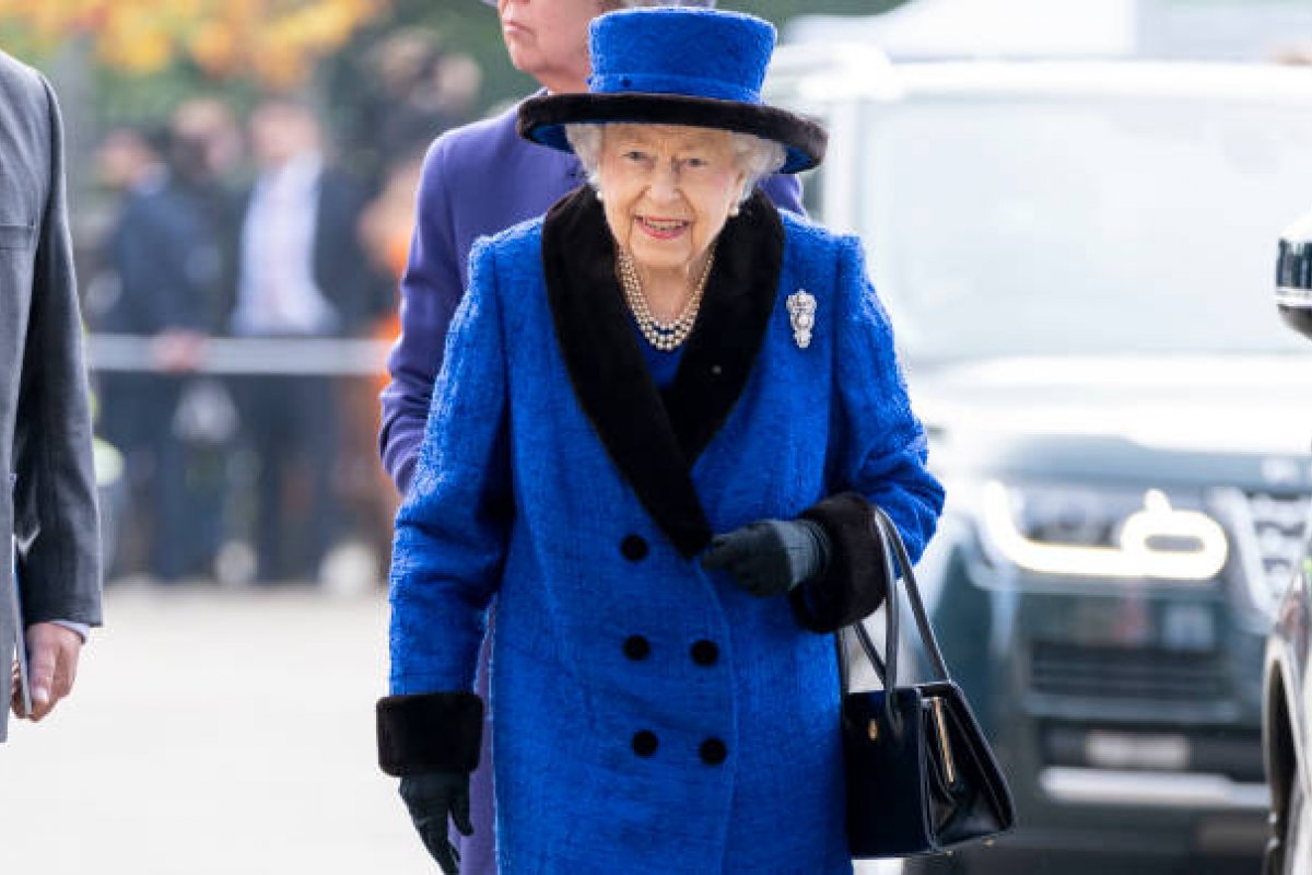 Rainha Elizabeth II aceita orientação médica para descansar 'alguns dias' e cancela viagem à Irlanda do Norte