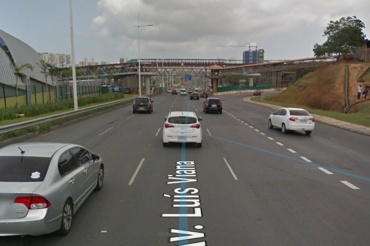 Acidente deixa trânsito congestionado na Paralela 