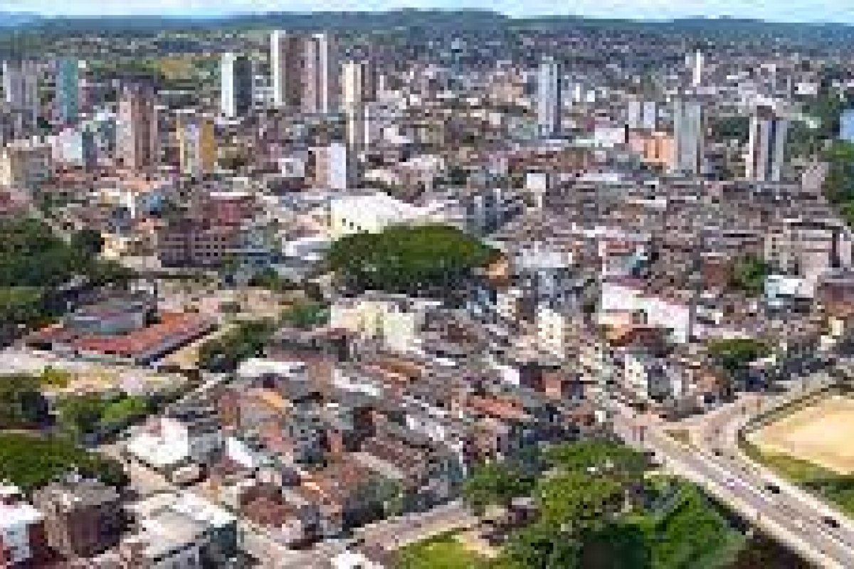 Chuva atinge Itabuna e lama se espalha por ruas do município