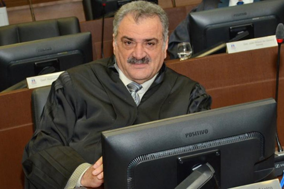 Desembargador Carlos Roberto apresenta candidatura à presidência do TJ-BA