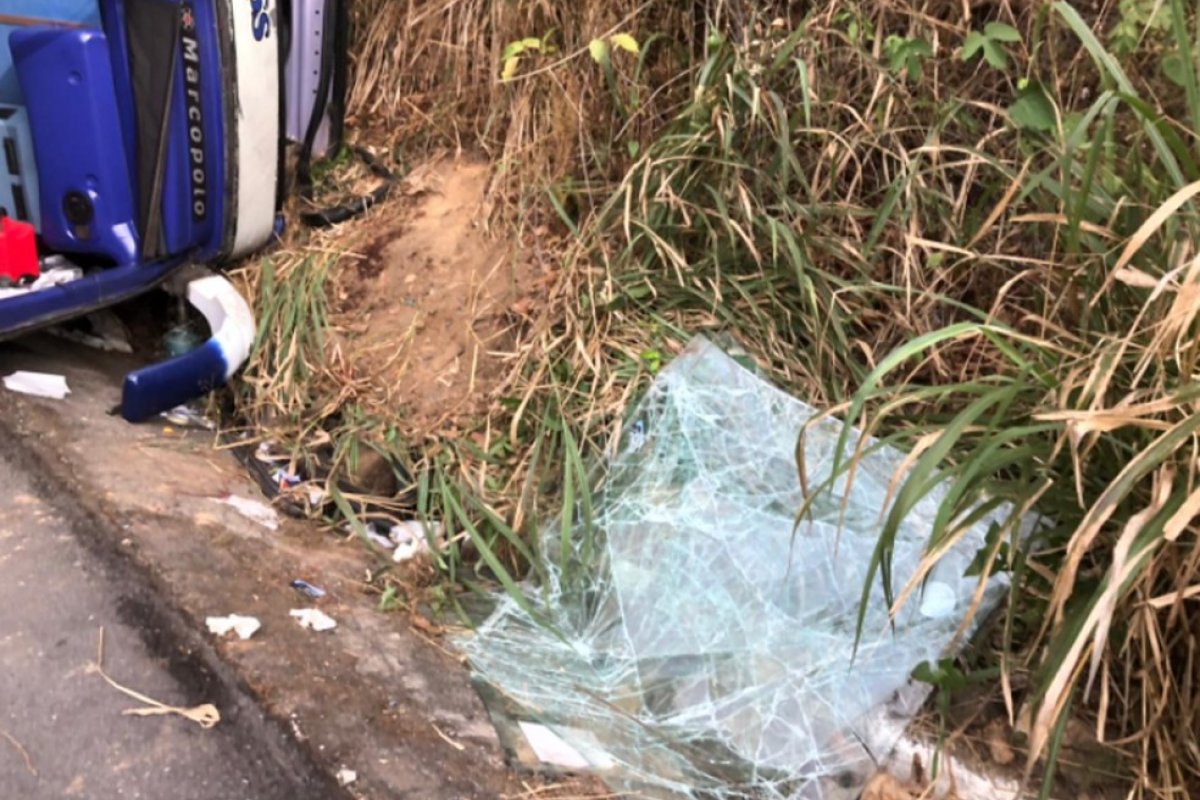 Ônibus tomba e deixa  quatro mortos na serra de Tianguá, no Ceará
