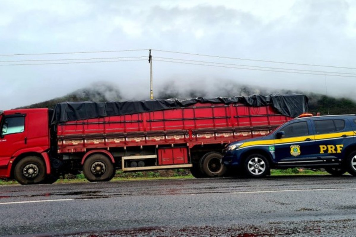 Motorista é detido com carga de 25 toneladas de farinha de trigo
