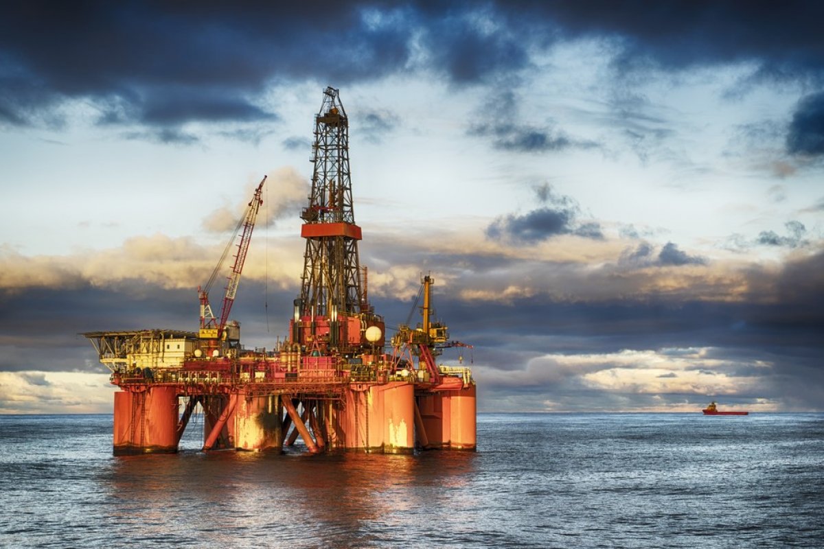 Preços do petróleo é negociado abaixo de máximas por preocupações com pandemia