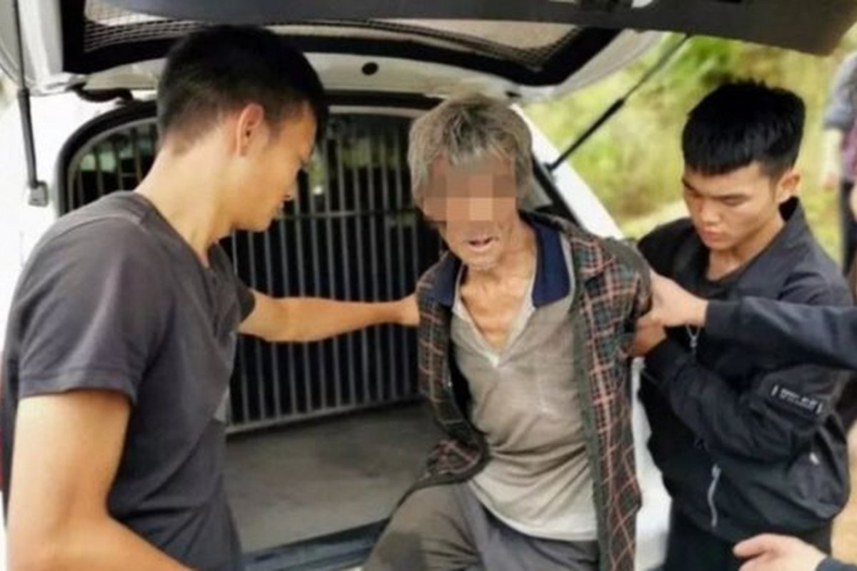 Polícia chinesa encontra homem foragido há 17 anos morando numa caverna 
