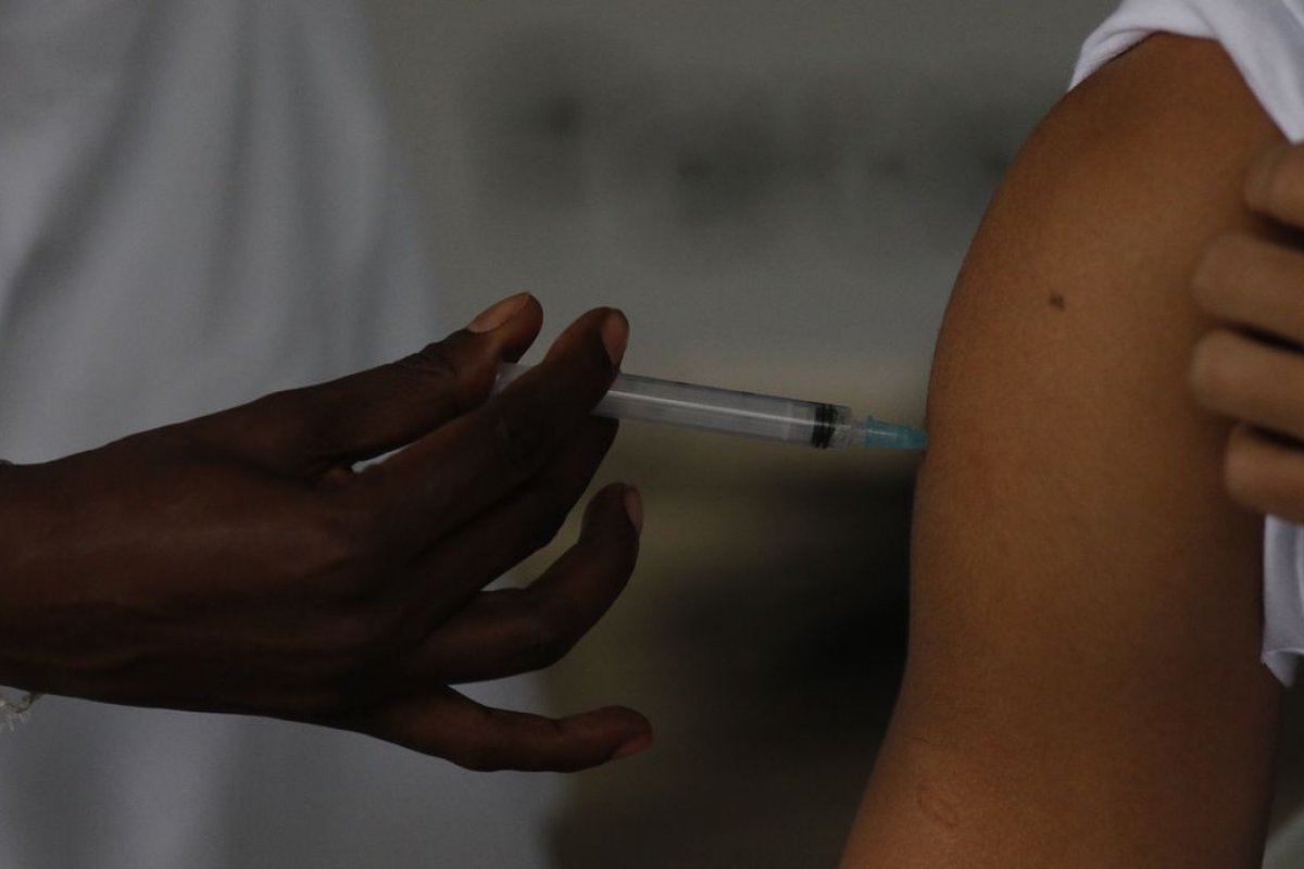 Há quatro semanas, média móvel de mortes por Covid-19 não cresce no Brasil