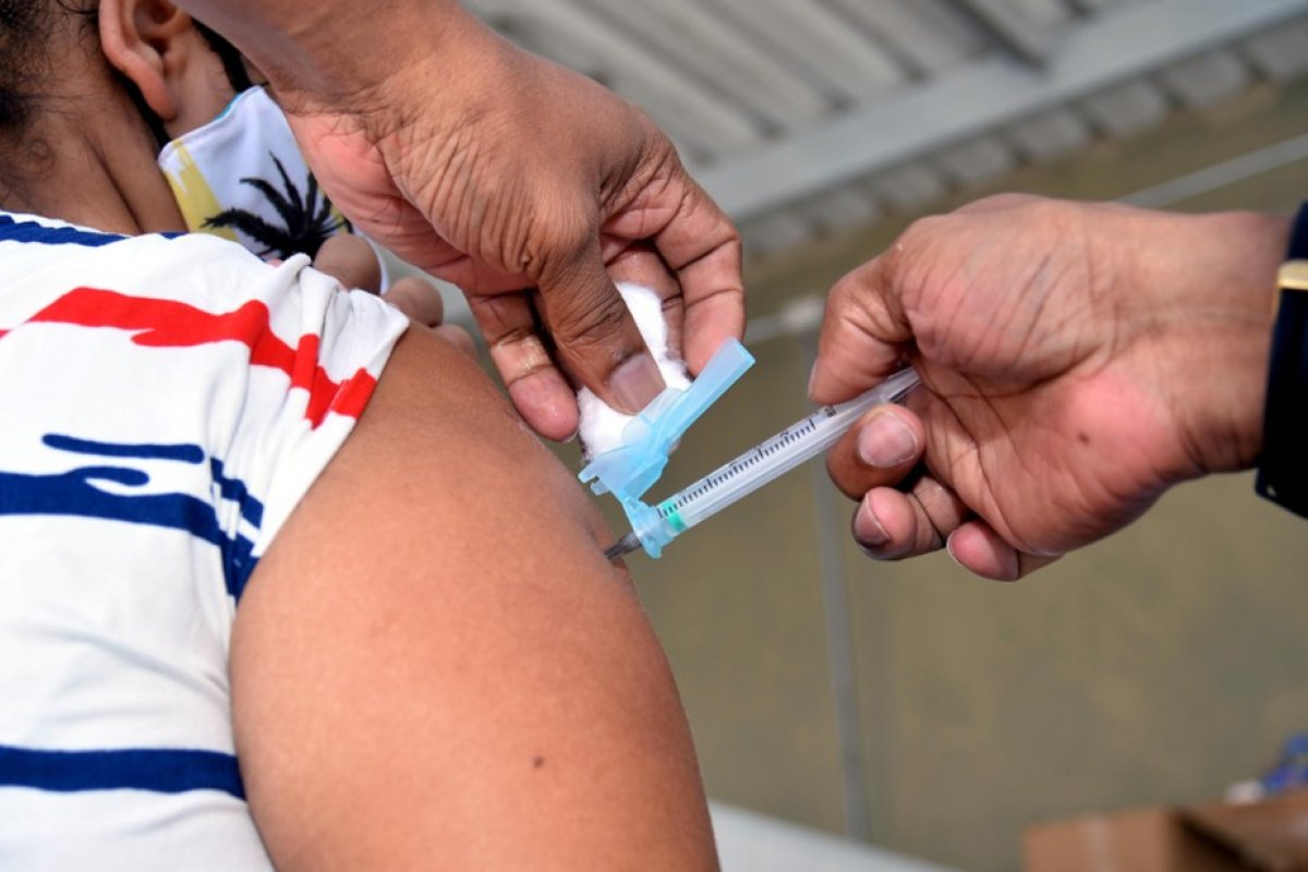 Prefeitura de Salvador realiza 'Arrastão da 2ª Dose' da vacina contra Covid-19 nesta segunda (25)